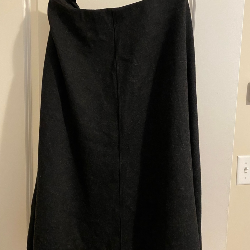 Uniqlo dark grey skirt